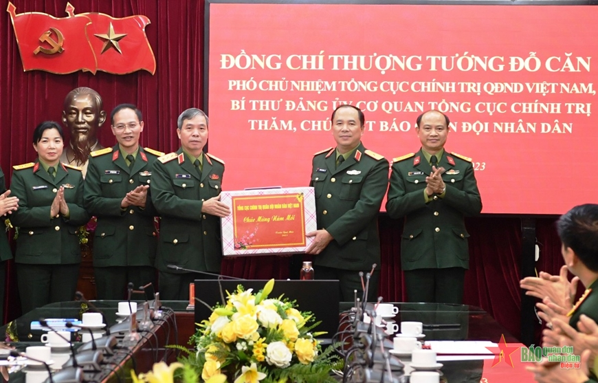 Thượng tướng Đỗ Căn thăm, chúc Tết các cơ quan, đơn vị thuộc Tổng cục Chính trị Quân đội nhân dân Việt Nam